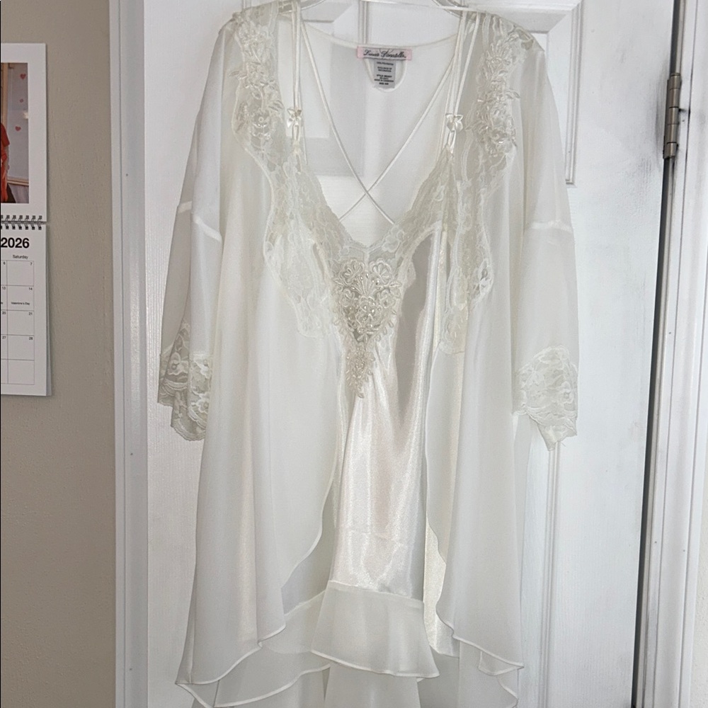 Elegant White Lace Women's Bridal Nightgown & Robe Set